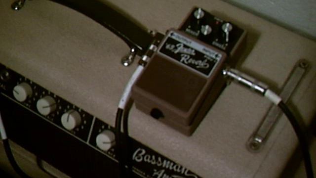 Boss FRV-1 '63 Reverb Pedal Demo on a '62 Blonde Bassman and a Fender Stratocaster-Surf Tones смотреть онлайн