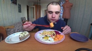 МУКБАНГ АСМР ЯИЧНИЦА / ЗАКУСКИ - СВЕКЛА, МОРКОВЬ / БУТЕРБРОДЫ / САЛАТ ОВОЩНОЙ / ASMR Mukbang #387