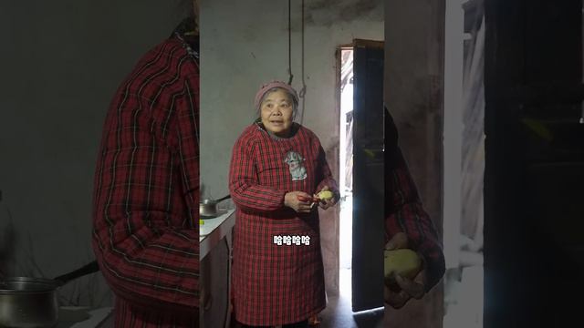 My aunt is sick, let me see him, and give her a little bit of potatoes at home by the way смотреть онлайн