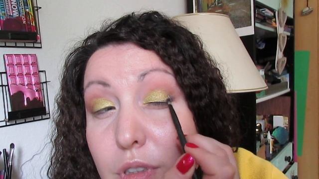 Макияж с палеткой *Pizza* | REVOLUTION смотреть онлайн