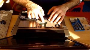 Full detail on how to replace the Keyboard and clean the CPU fan on an HP Compaq 6720s Laptop