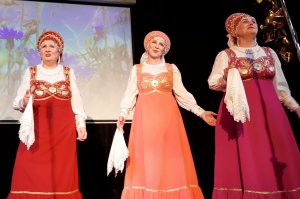 слышен звон бубенцов из далека