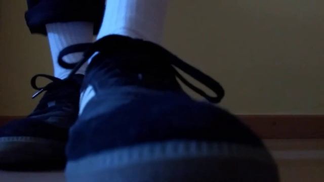 Adidas Samba OG: on feet & walking around смотреть онлайн