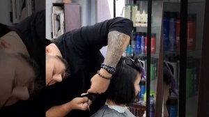 Стрижка каре ,адаптирована под густые ,пористые ,слабоволнистые  волосы .