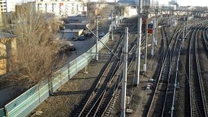 Смотрим как едут поезда: электричка, жд автобус, пассажирский