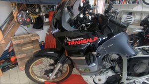 #Honda Transalp, 600 (PD06) seat, fairing and tank removal