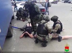 У гипермаркета «Линия» в Брянске силовики задержали вымогателей