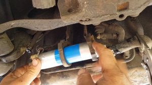 Меняем топливный насос на Mercedes