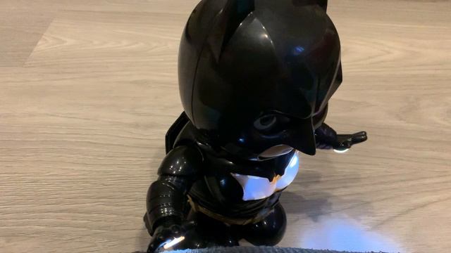 Музыкальная игрушка Бэтмен смотреть онлайн