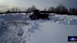 МТЗ 80. По метровому снегу.