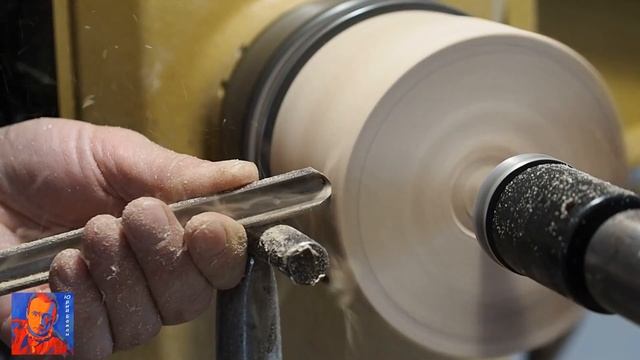 Простая шкатулка из берёзового сувеля с добавлением падука и клёна
