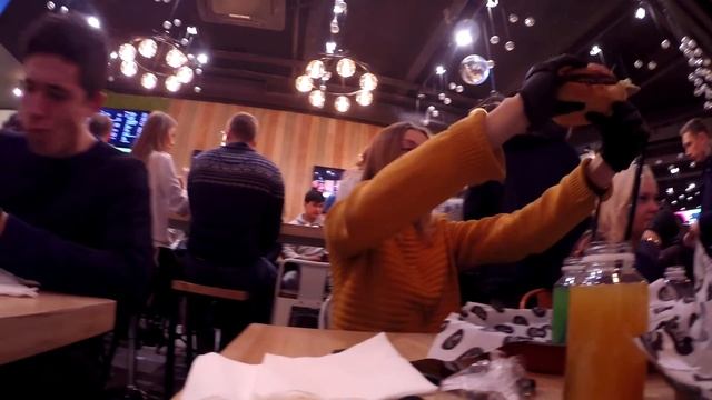 Москва. День первый. Бей посуду. Зоопарк. Зеркальный лабиринт. смотреть онлайн