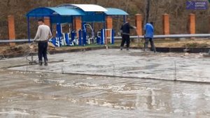 Виброрейка 3 метра и глубинный вибратор 1 метр в работе