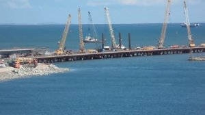 25.05.2017 Керчь. Вид со смотровой площадки на строящийся Крымский мост