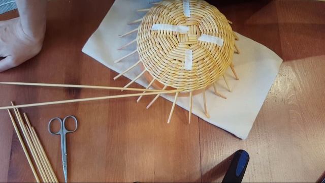 Плетем Кота-шкатулку из бумажных трубочек 1! Запись трансляции! смотреть онлайн