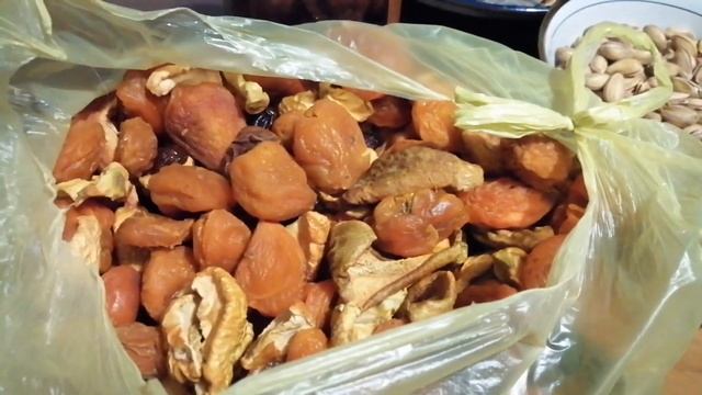 Вяленая хурма!! Срочно купила, бывает редко. Уже сделала подарки мужу на 23 февраля.
