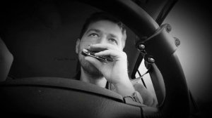 Маленькой ёлочке на губной гармошке играю два дня