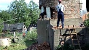 Демонтаж кирпичной дымовой трубы Н=30м в поселке Кисельня