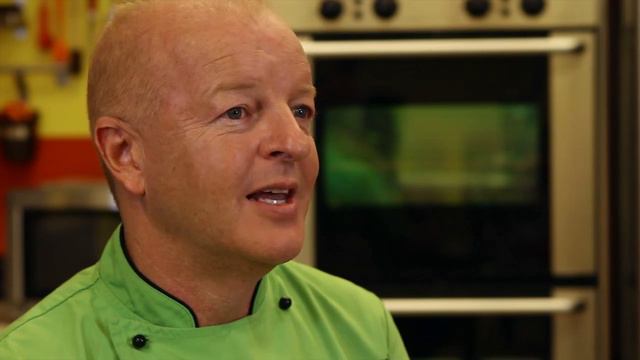 Meet Nicholas Lodge, Expert Sugarcraft Artist and Instructor from Craftsy.com смотреть онлайн