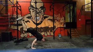 Выход из стойки на руках в горизонт, из горизонта в стойку на руках