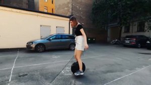 Моношкола #3 // Валерия учится с нуля кататься на моноколесе!