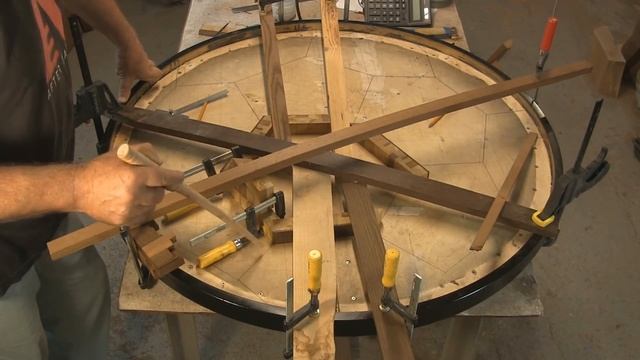Как изготовить круглый стол. Wooden round table. смотреть онлайн