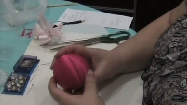 Как сделать новогоднюю игрушку на елку: новогодний шар "Иней" смотреть онлайн