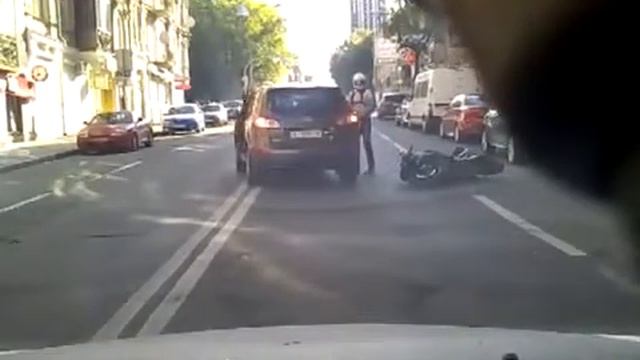 Байкер vs  дверь смотреть онлайн