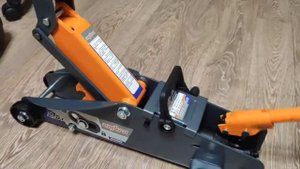 Домкрат гидравлический OMBRA OHT225C с фиксатором