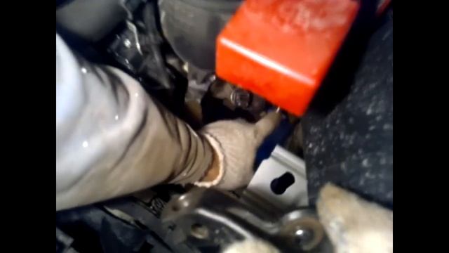 Замена сальника штока переключения передач в Mitsubishi ASX смотреть онлайн