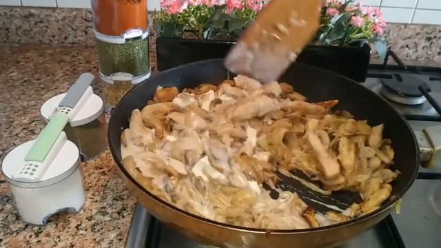 ФРИКАСЕ С КУРИЦЕЙ И ГРИБАМИ НА СЛИВКАХ ужин за 15 минут