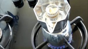 Bialetti Brikka - How to prepare perfect espresso crema. Must see.