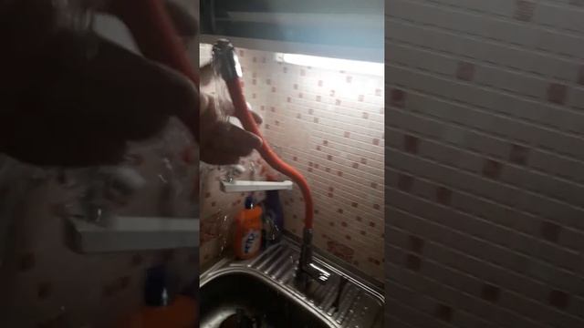 Гнущийся смеситель для кухни смотреть онлайн