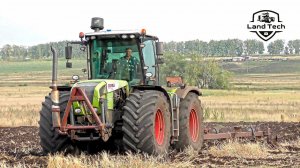 Трактор CLAAS XERION 3800 пашет поле старым советским плугом ПЛН-8-35 от трактора Кировец К-700