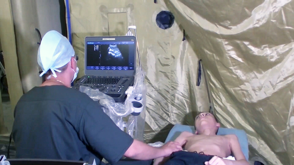 Российские военные врачи помогают жителям ЛНР / События на ТВЦ