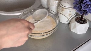 Пирог со сгущенкой к чаю. Любимый пирог моего мужа? Пирог с орехами и сгущенкой.