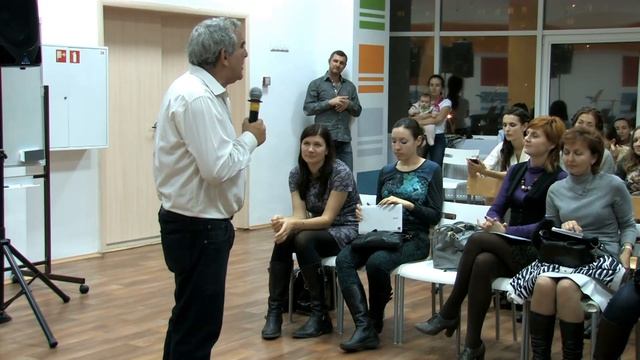 "Как сохранить гениальность ребенка": М. Казиник в школе "7 ключей" часть 2 смотреть онлайн