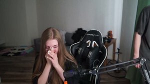 строго довёл гаечку до слёз