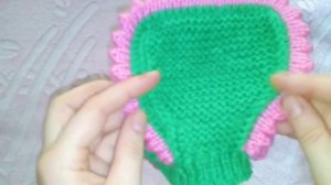 Чепчик и пинетки спицами. Обзор изделий