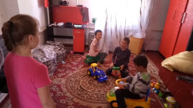 Дети подарили маме игрушки? смотреть онлайн