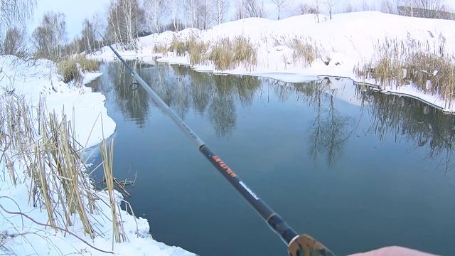 Зубастая проснулась. Ловля щуки на зимний спиннинг. смотреть онлайн