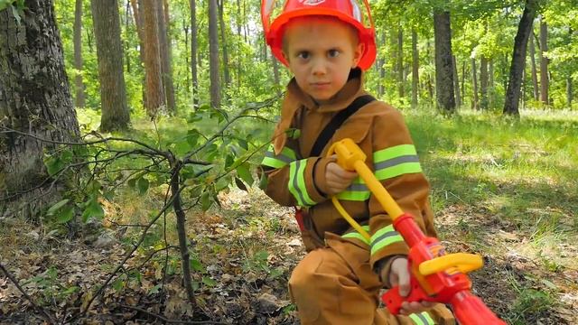 Пожарный Даник против ЛЕСНОГО ПОДЖИГАТЕЛЯ - Смешное видео для детей про Пожарных Kids Videoi смотреть онлайн