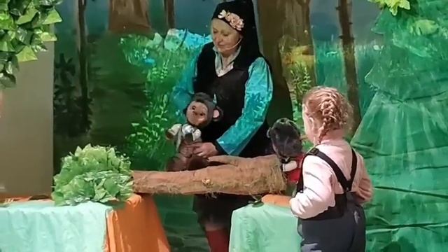 Кукольный спектакль "Два жадных медвежонка" смотреть онлайн