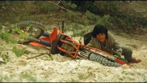 Джеки Чан на мотоцикле. Мото сцена из фильма Доспехи бога. Часть 1. Honda CR500