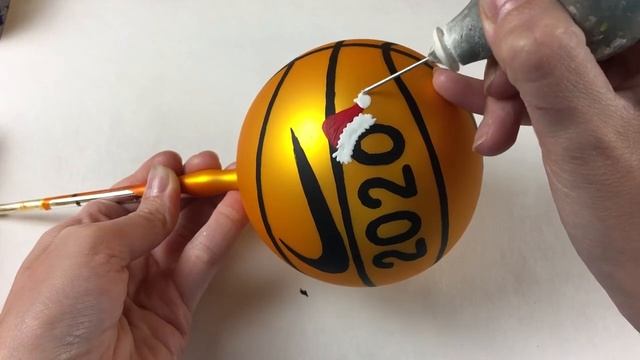 Как рисовать на ёлочном шарике. Рисуем баскетбольный мяч / How to draw on a Christmas ball.