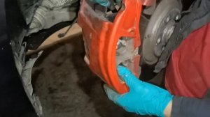 Audi A8 4.2 petrol.2011. Replacing the front brake pads - Замена передних тормозных колодок.