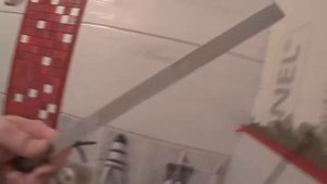 Как клеить стеклянную плитку. Облицовка плиткой. Санузел под ключ.