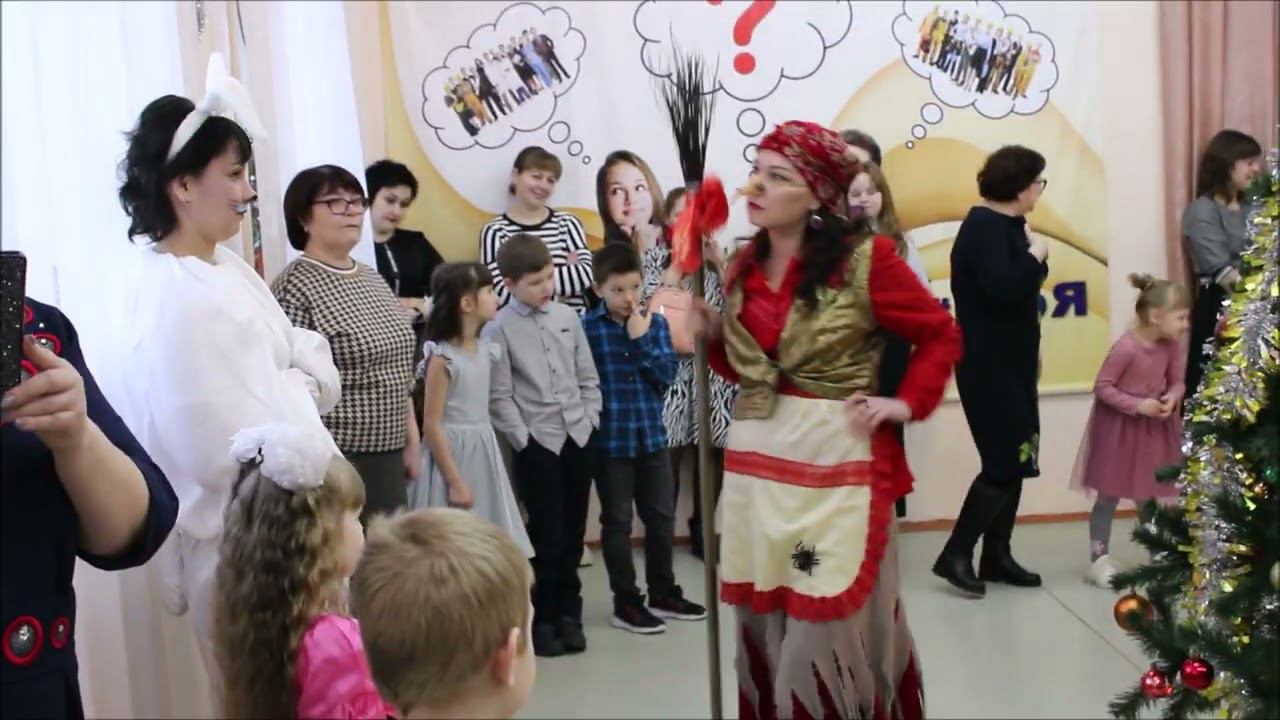 Новогоднее представление в школе раннего развития 