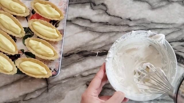 Самые нежные и вкусные - песочные корзиночки - с заварным кремом и взбитыми сливками!