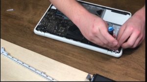 Apple's Last Plastic MacBook From 2010